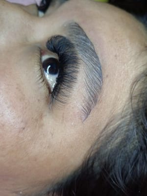 Diseño de Cejas y Extensiones