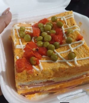 Sopa fría y repostería Umán