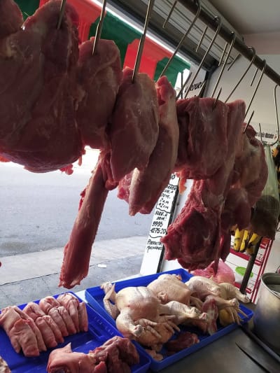 Carnicería y Pollería, pollos frescos, puerco y pechuga — Kanasín