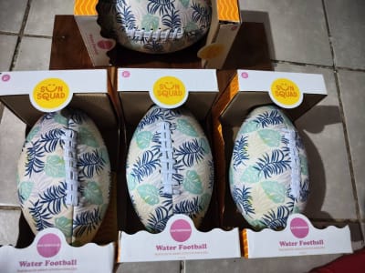 Balón de fútbol americano para piscina — Caucel