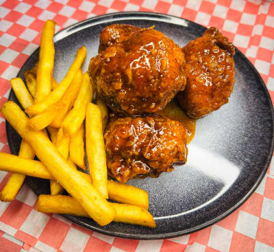 Boneless BBQ, Buffalo y más, ya laborando esta noche — Chuburná