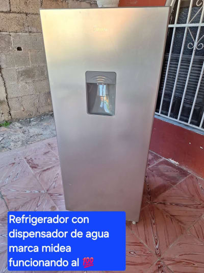 Refrigeradores Midea con dispensador y entrega a domicilio — Cholul