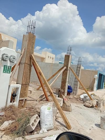 Construcción General Bardas y Piscinas en Mérida — Caucel