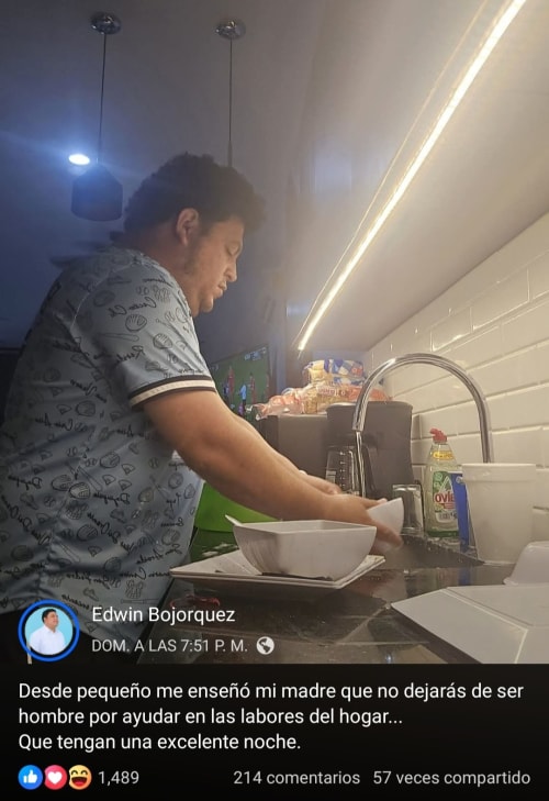 Alcalde de Kanasín Genera Debate Viral al Lavar Platos en Redes