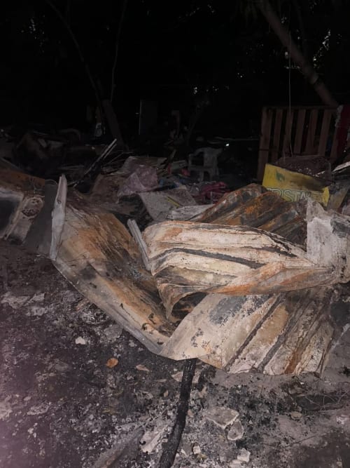 Incendio en Santa Rosa Deja Vivienda Consumida; Bomberos Actúan