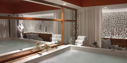 Renaissance Paris République Hotel