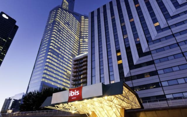 Ibis Paris La Défense Centre