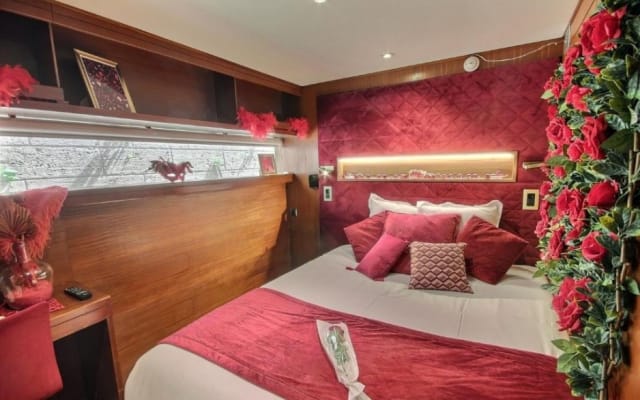 VIP Paris Yacht Hotel Jacuzzi