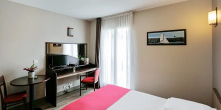 Chambre avec lit double