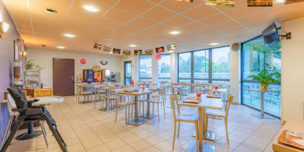 Salle petit déjeuner