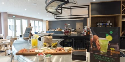 Hotel bar Tours