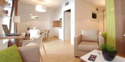 Q7 LODGE LYON 7