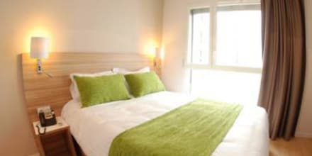 Q7 LODGE LYON 7