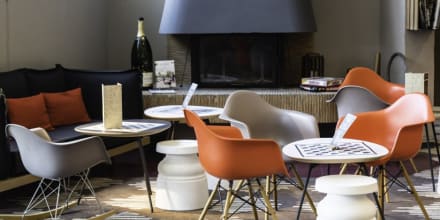 Lounge bar