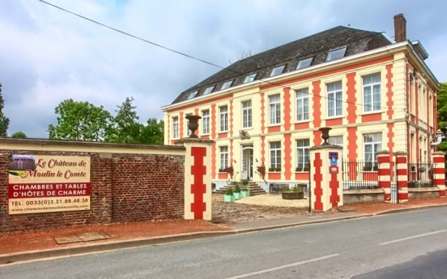Hôtel Chateau de Moulin-le-Comte