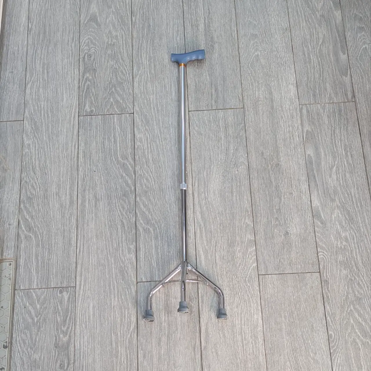 Canne Tripode – Support de Marche Stable