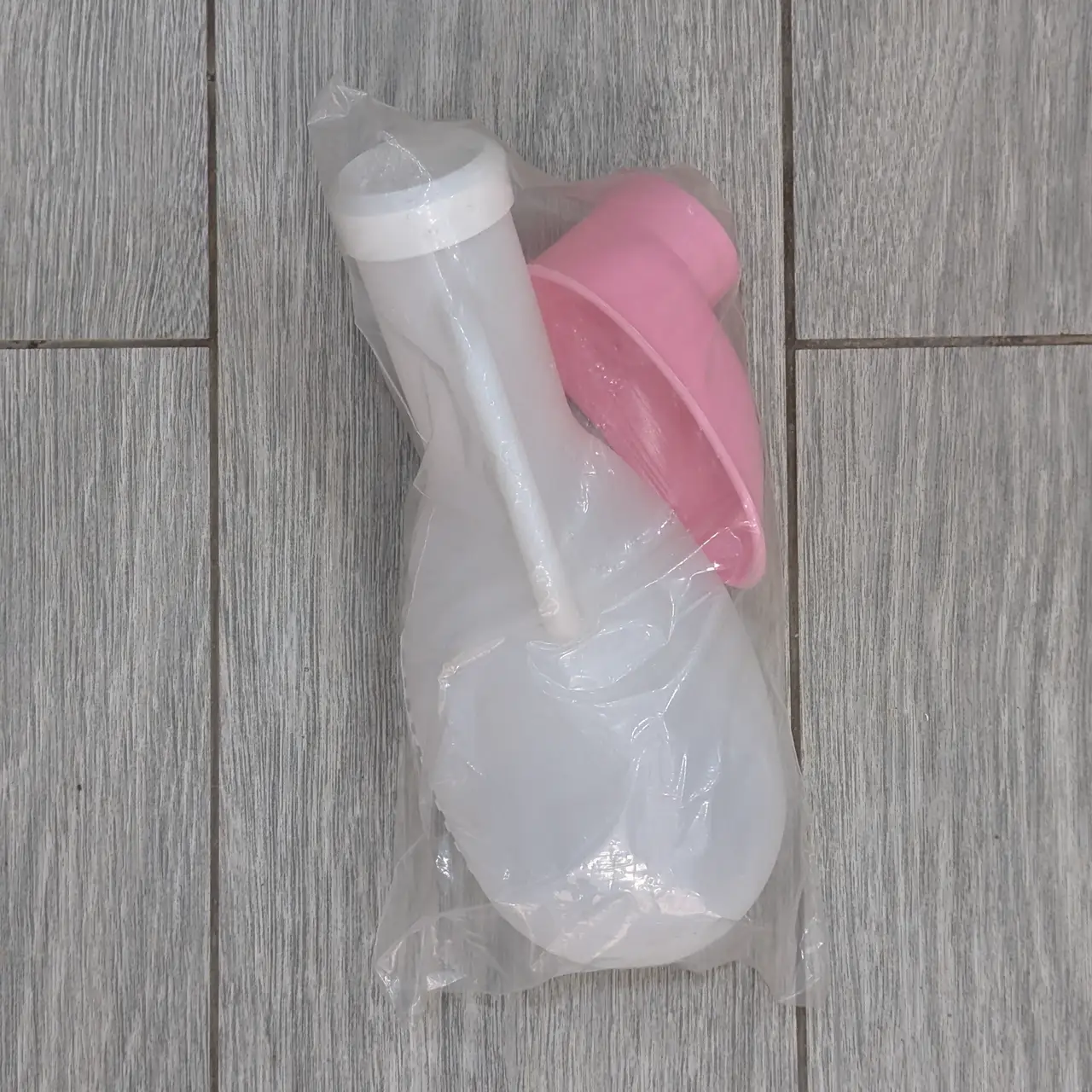 Urinal Féminin en Plastique avec Couvercle – 1 Litre