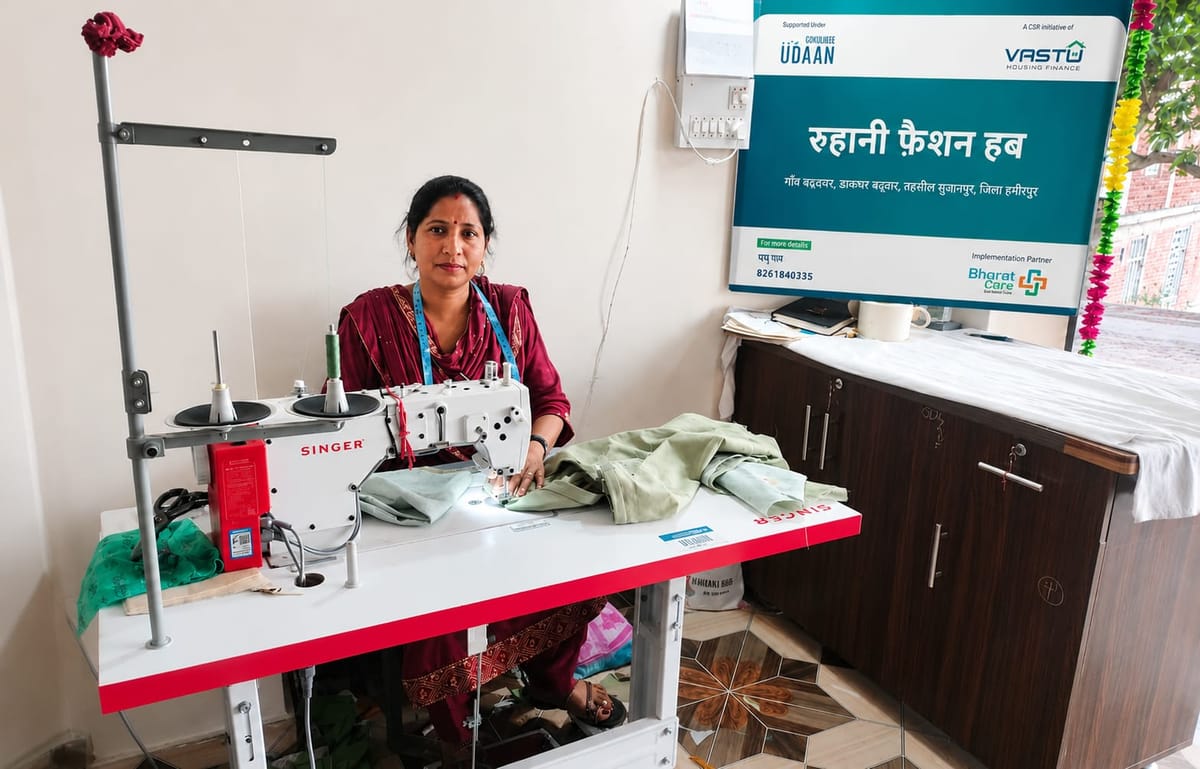 आत्मनिर्भरता की नई मिसाल: हमीरपुर की पपना बनीं सिलाई के हुनर से स्वावलंबी (Self-Reliant)