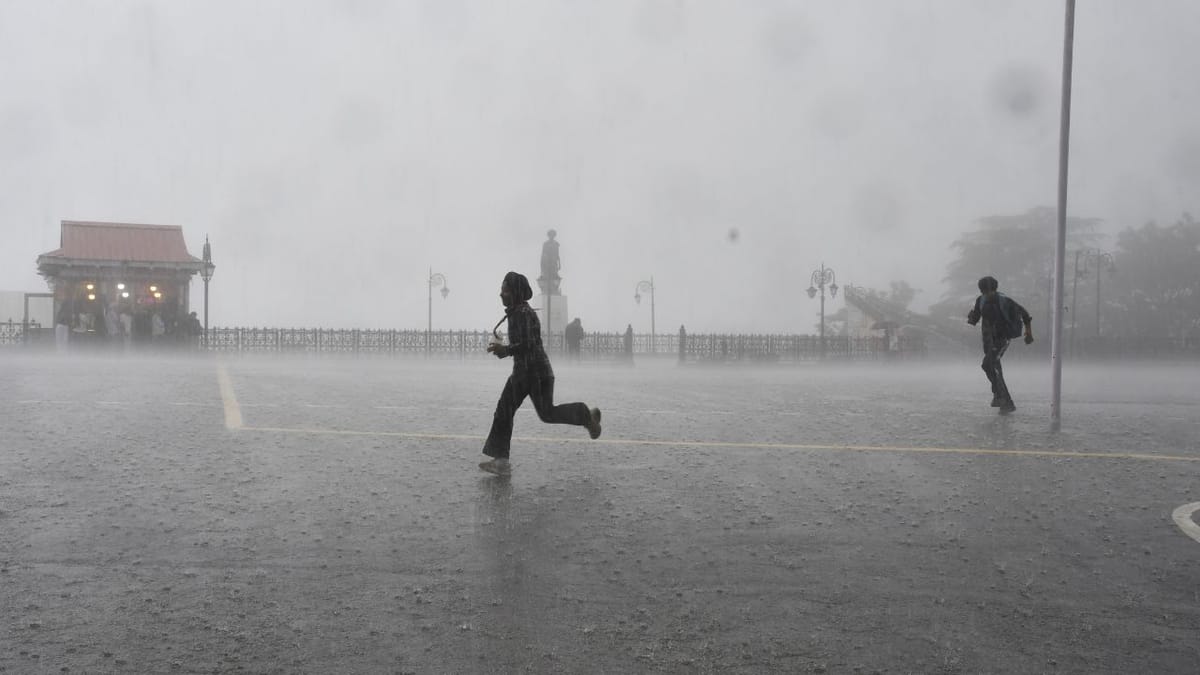हिमाचल में भारी बारिश का अलर्ट: 28 जुलाई तक फ्लैश फ्लड और भूस्खलन का खतरा (Himachal Weather Alert)