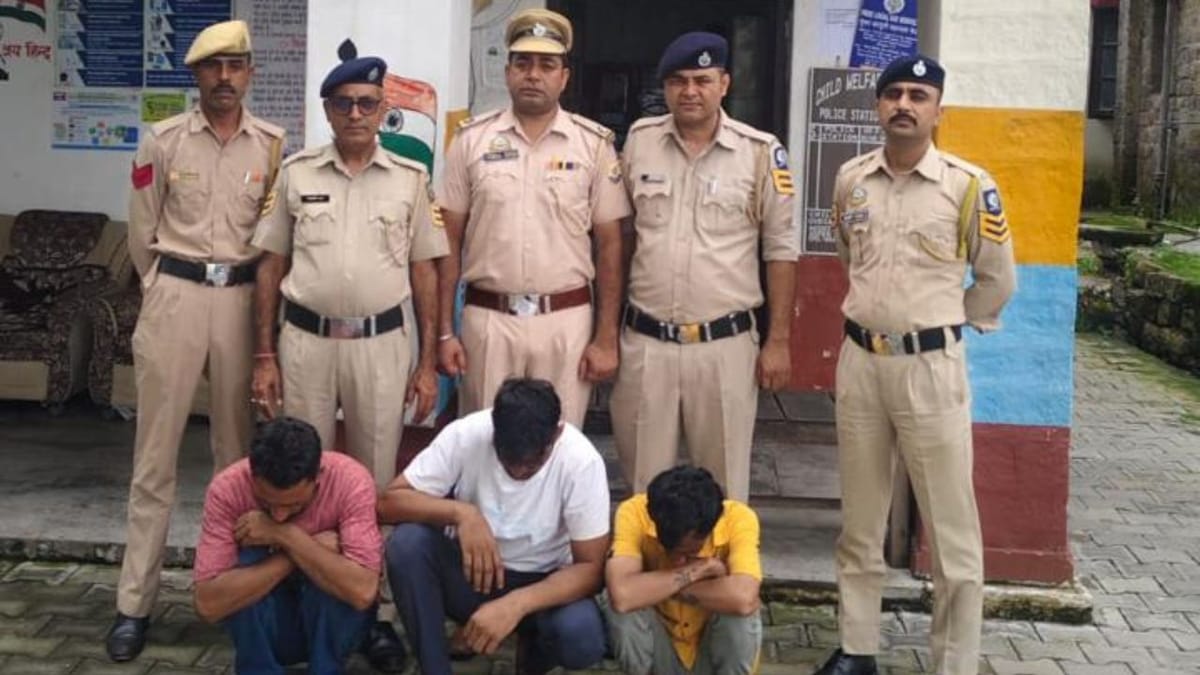 हिमाचल में चिट्टा तस्करी: दिल्ली-लेह HRTC बस से 27.60 ग्राम चिट्टा बरामद, तीन गिरफ्तार (Drug Trafficking)