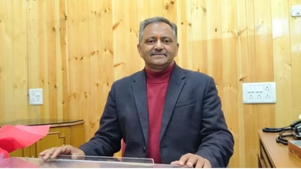 हिमाचल (Himachal) में राजनीतिक संग्राम: कंगना के बयान और ADR रिपोर्ट पर कांग्रेस का पलटवार (Political Controversy)