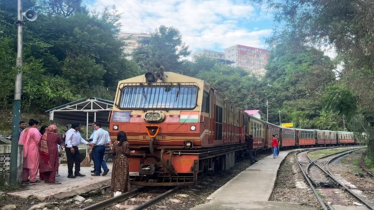 कालका-शिमला ट्रेन रद्द: खराब मौसम और भूस्खलन का खतरा (Kalka-Shimla Train Cancellation)