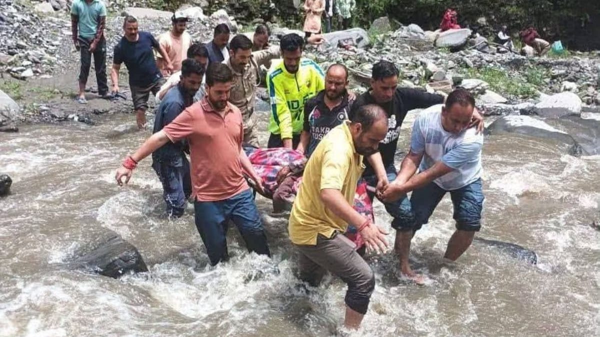  Anni Landslide Tragedy: क्रैश बैरियर होते तो बच सकती थीं दो जानें? राणाबाग सड़क पर उठे सवाल; जानें विस्तार से  (हिन्दी अनुवाद)