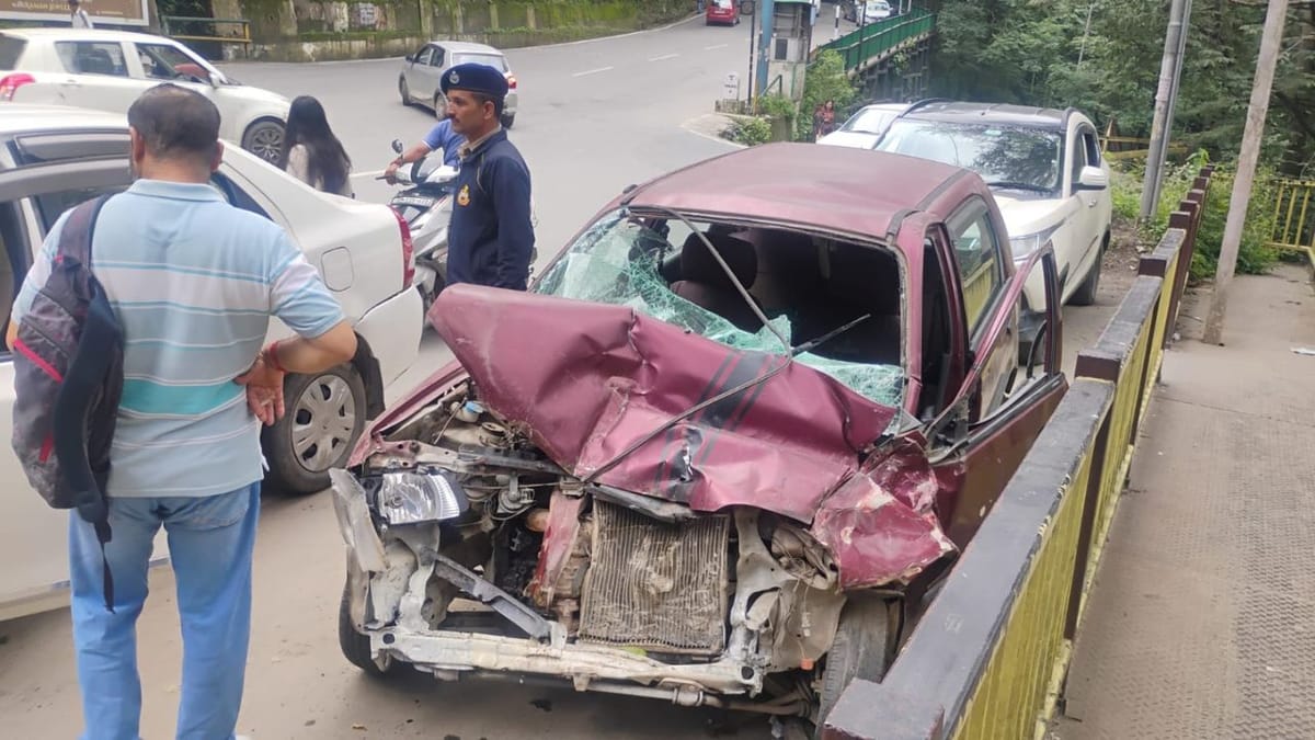 शिमला सड़क हादसा: टोलैंड में टैंकर से कार की भीषण टक्कर, दो पुलिसकर्मियों की मौत (Shimla Road Accident Update)