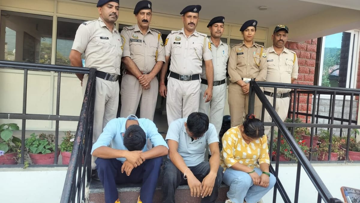 हिमाचल प्रदेश में नशा तस्करी पर बड़ा प्रहार: बिलासपुर में 4.5 किलो चरस (Charas) के साथ नेपाली दंपती समेत तीन गिरफ्तार