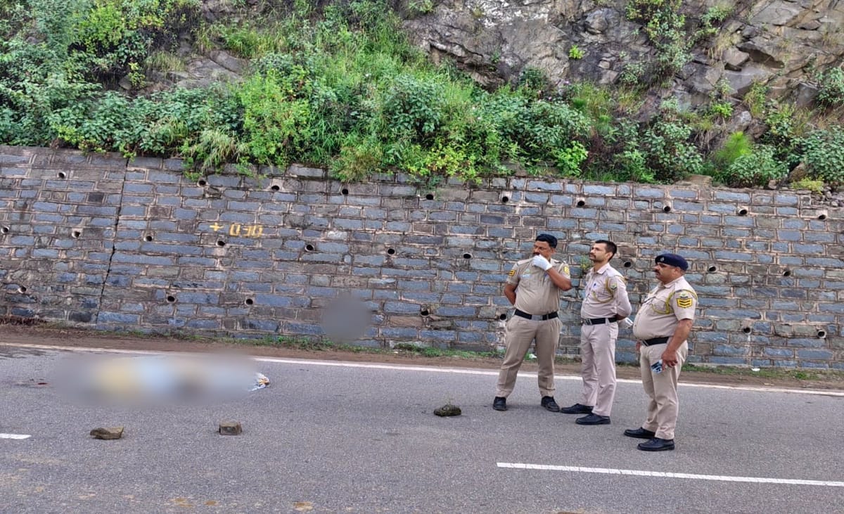 सोलन में अज्ञात शव: NH-5 पर मिला रहस्यमय शव, पुलिस जांच में जुटी (Solan Unknown Body)