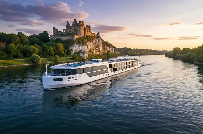 Emerald Lumi sailing beneath Château Gaillard at Les Andelys