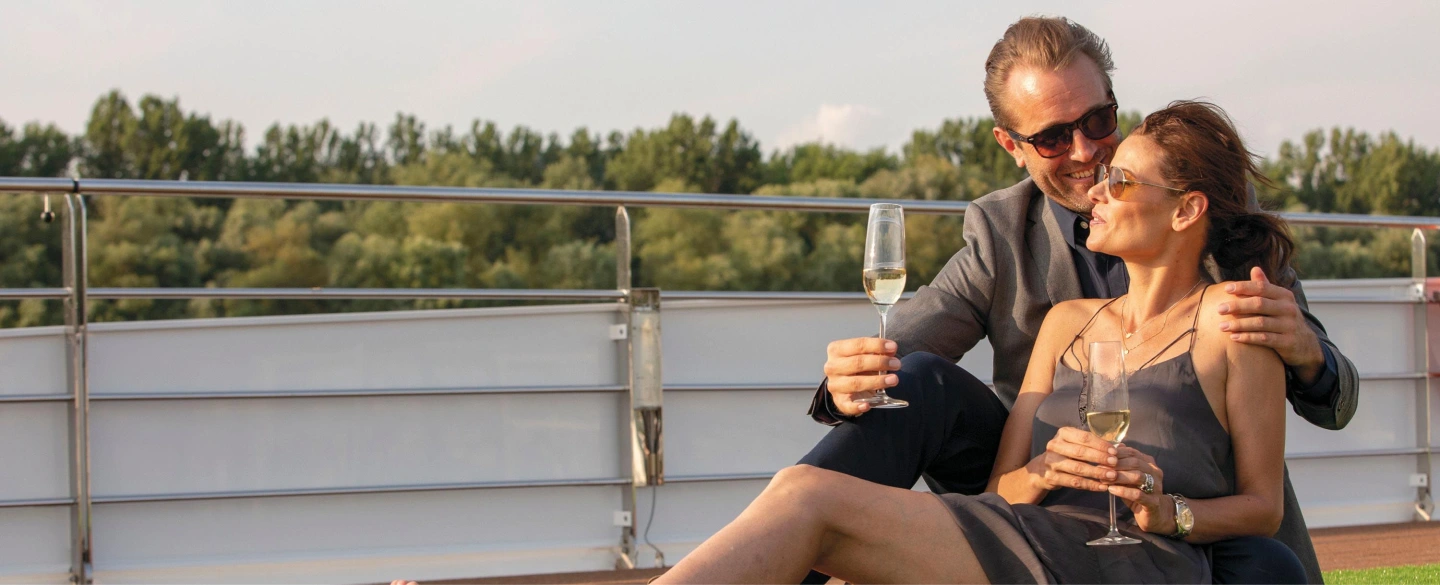 Couple Champage Sun deck