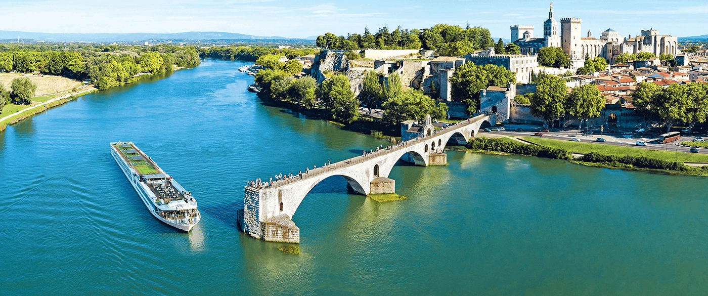 Cruise on Avignon river
