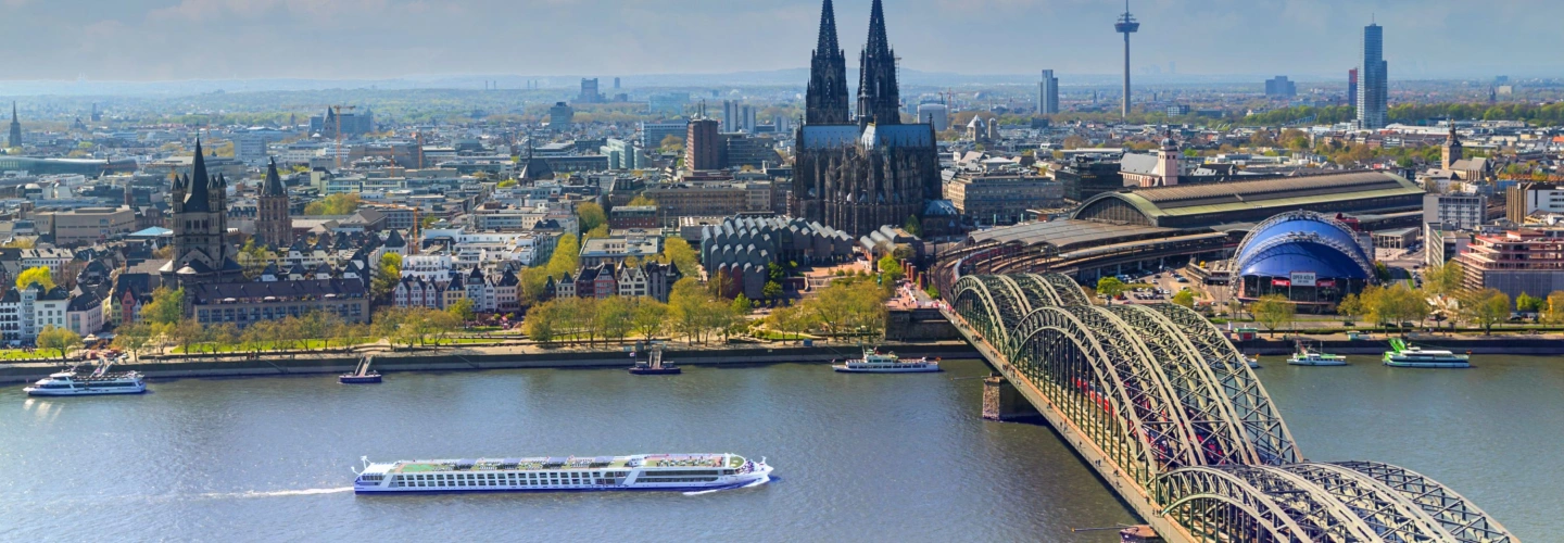 Emerald Star Ship Cologne