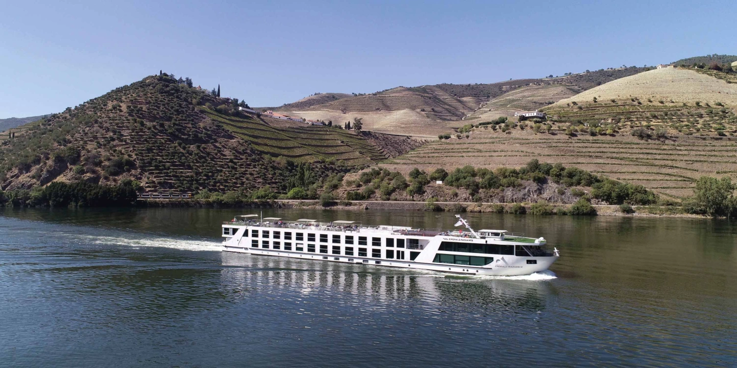 Emerald Radiance Douro