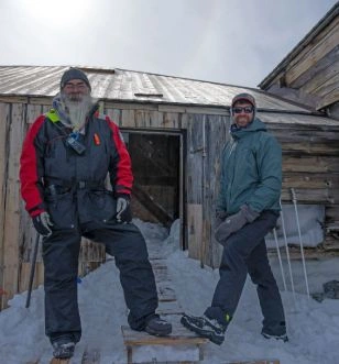 Discovery Team Leader Gerad Baker uncovering Mawson's hut 