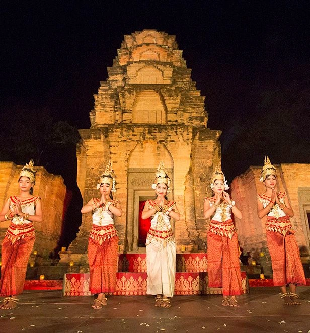 Angkor Temple Dinner and Apsara Show Dancers Cambodia