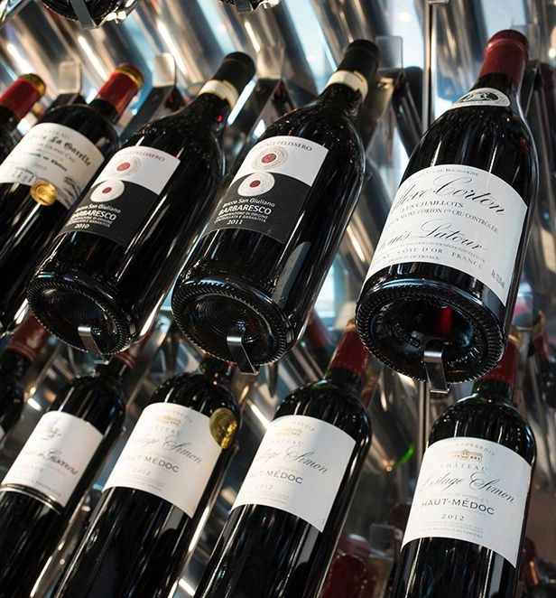 Scenic Diamond Table La Rive wines