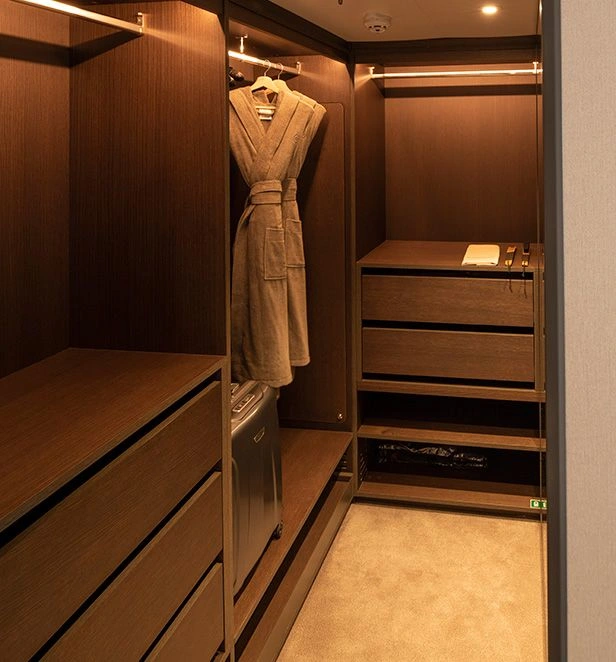 SE_Spa_Suite_Walk_in_robe_001