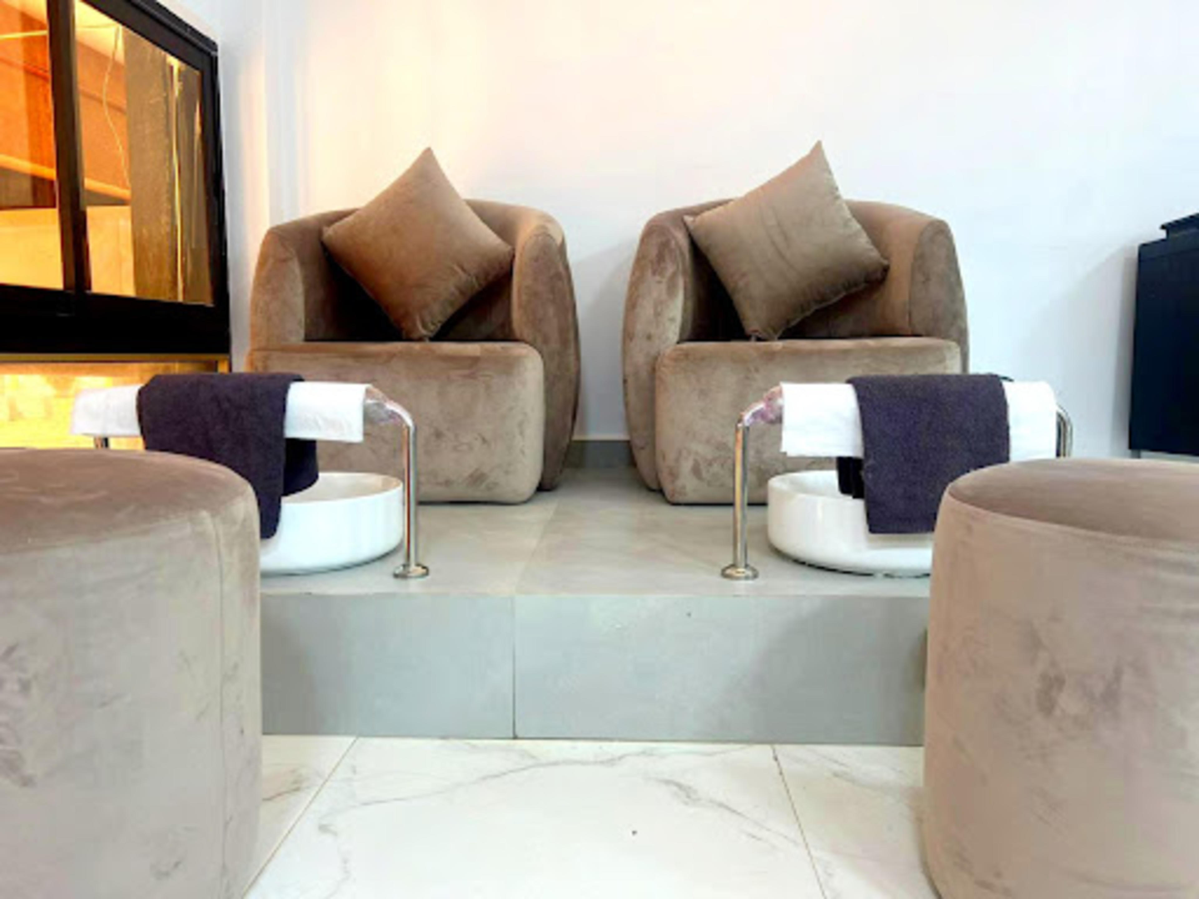 Salon Mondial agadir ,Coiffure hommes et femmes .Esthétique. Hammam marocain - logo