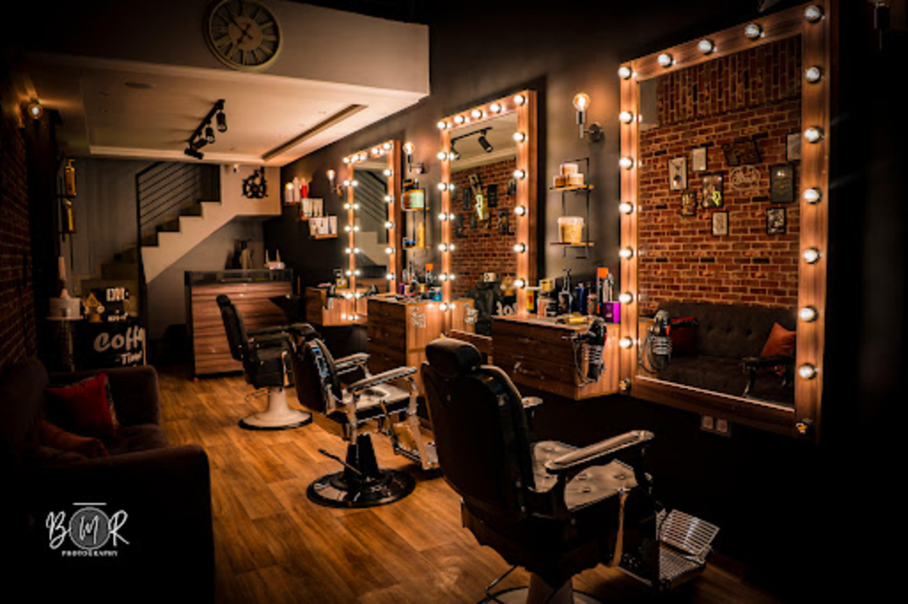 THE COUSINS BARBERSHOP - 3