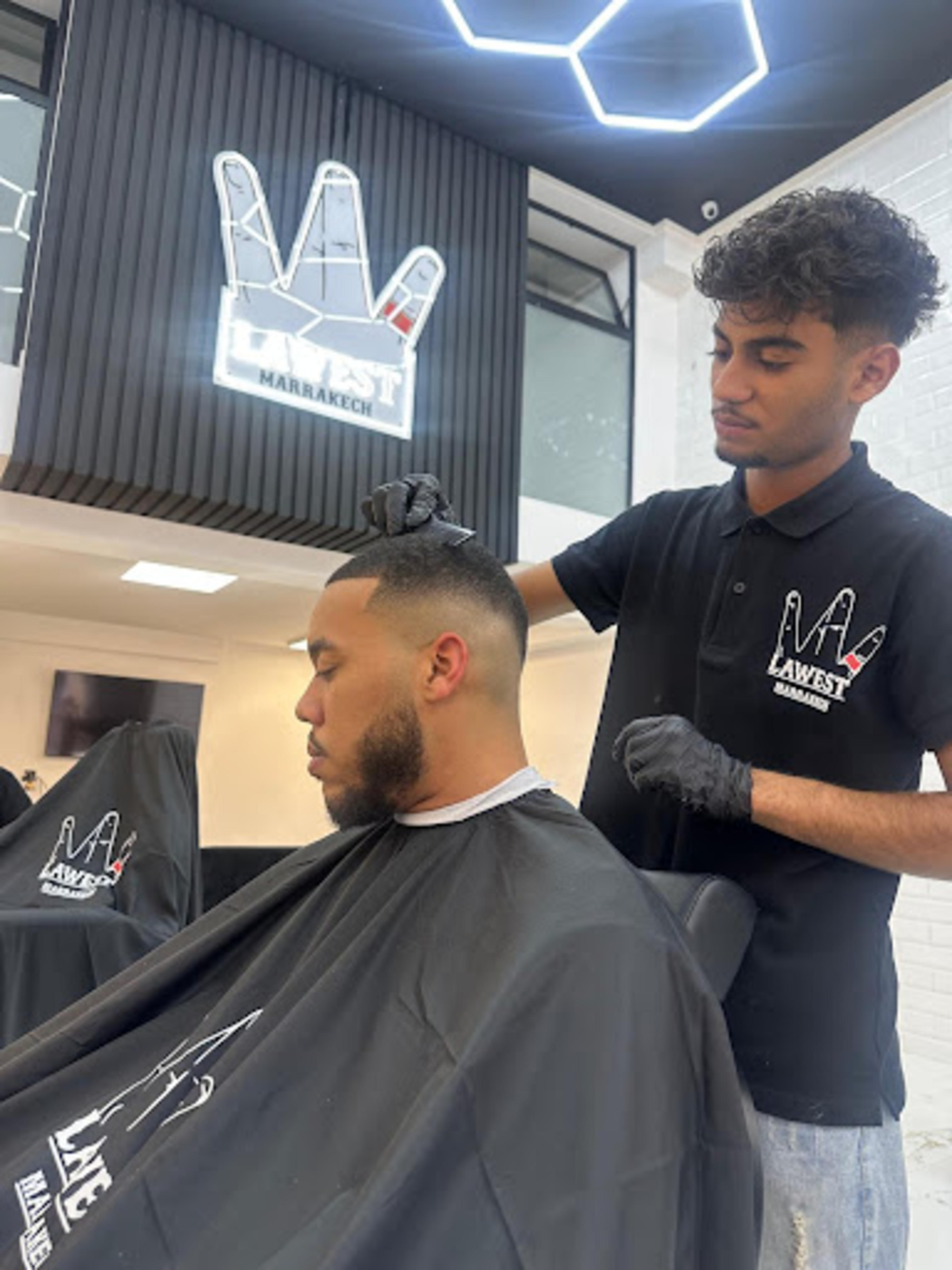 OZAR (Lawest) - Salon de coiffure, barber dégradé à l'américaine, taper & coupe Afro | Coiffeur Brushing Femme & Nails - logo