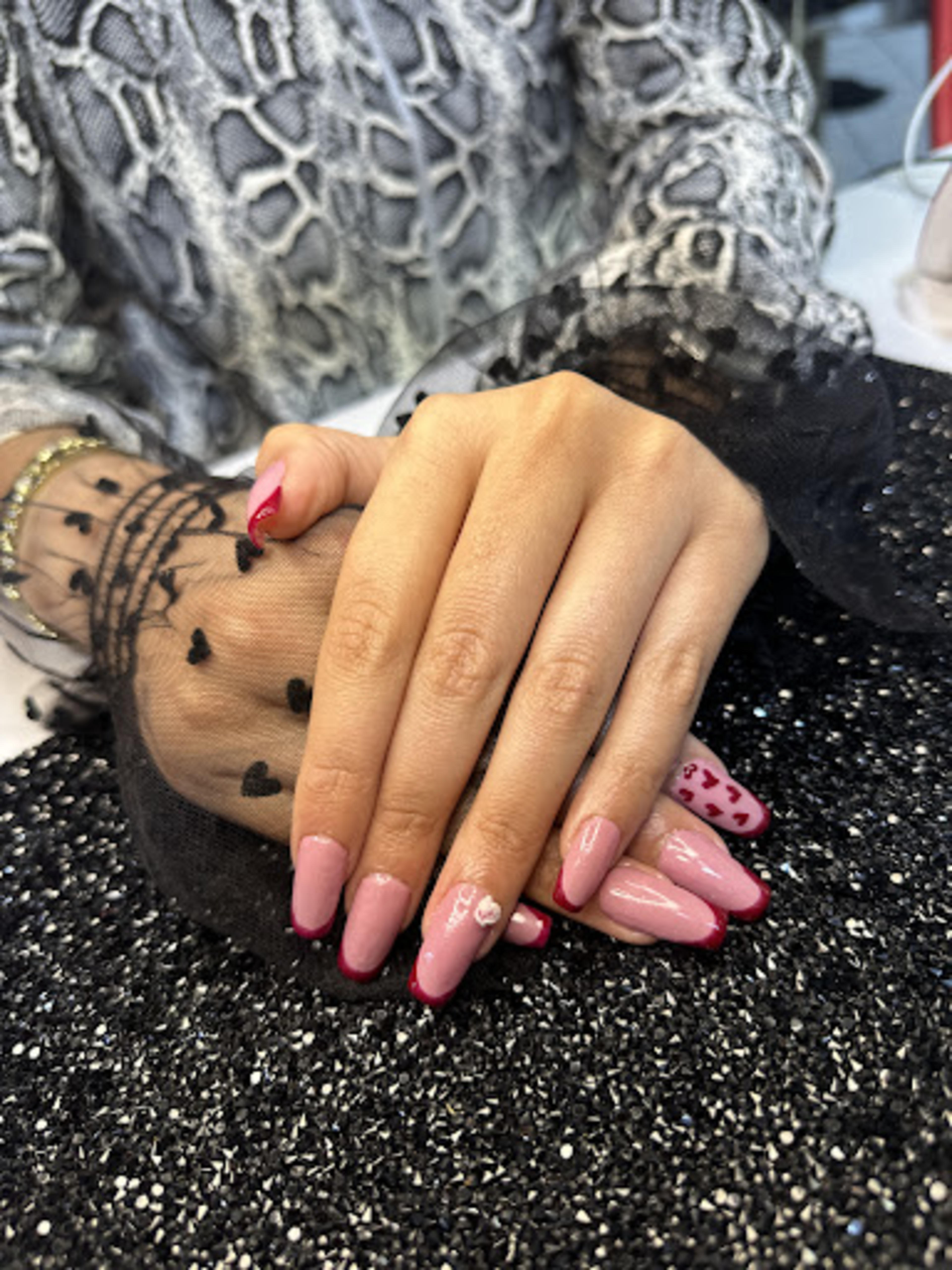 Cavana Beauty Center - logo