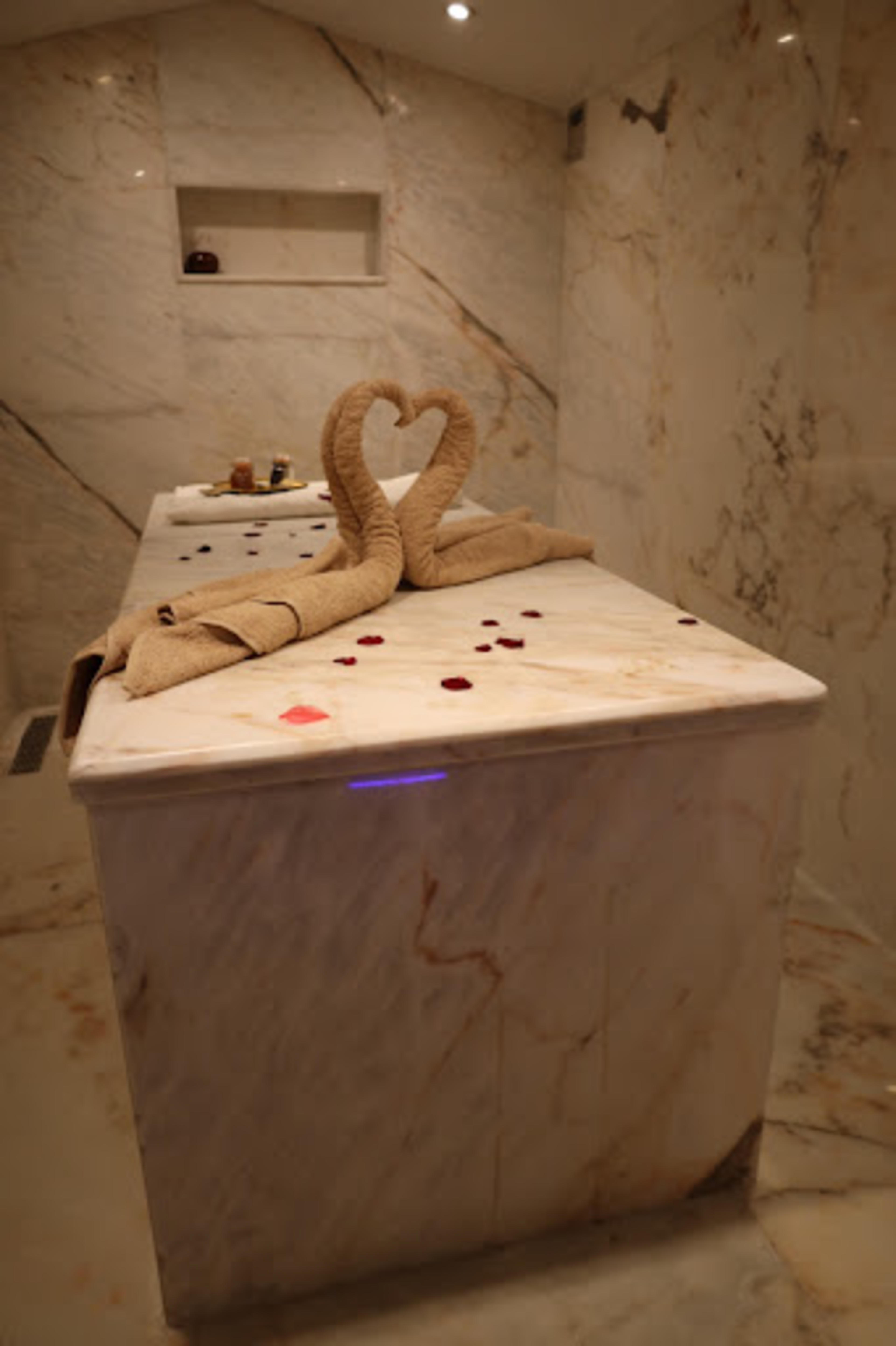 Freya beauty & spa - logo