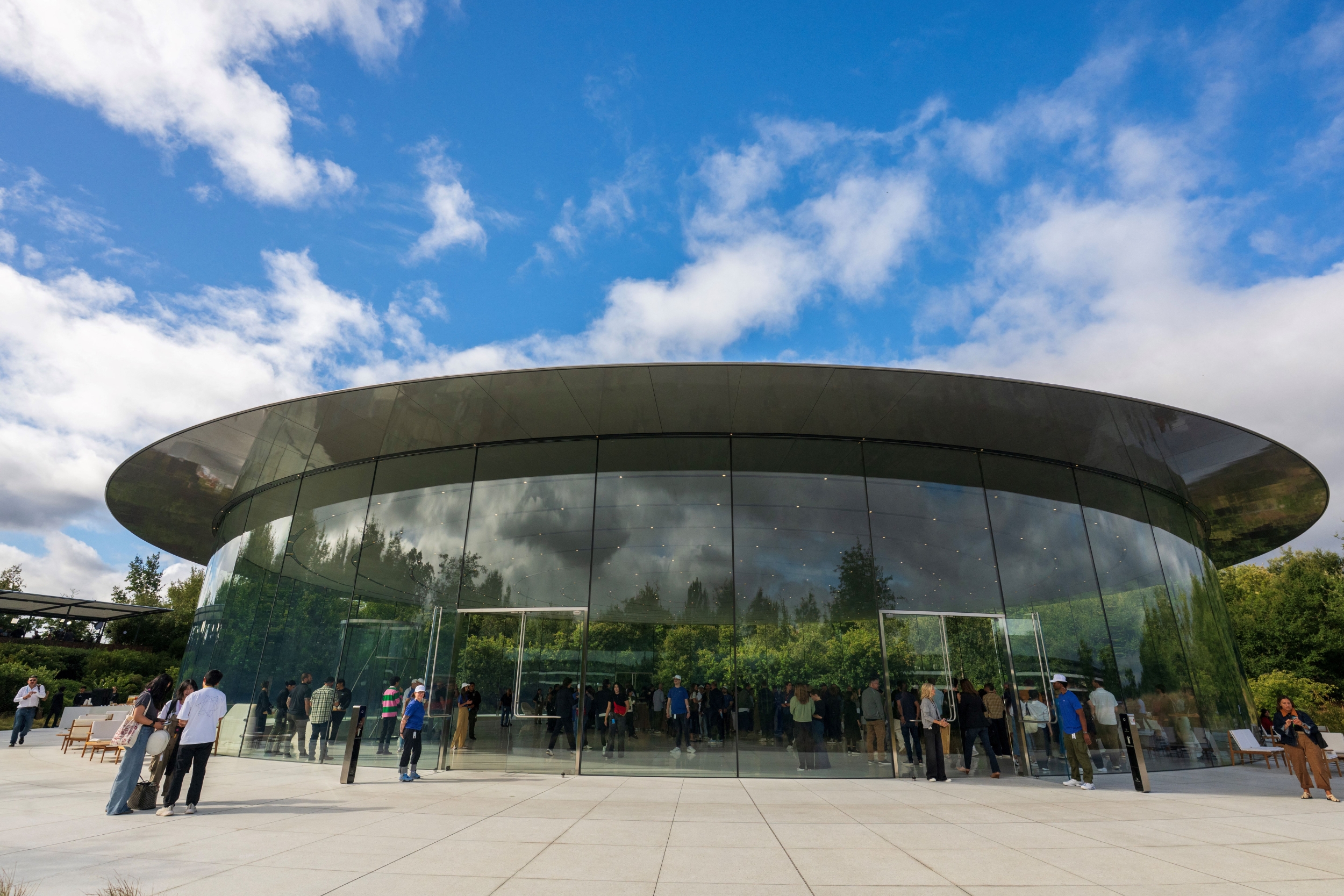 Techtimes reports Apple registers genai.apple.com subdomain ahead of expected WWDC Siri update.