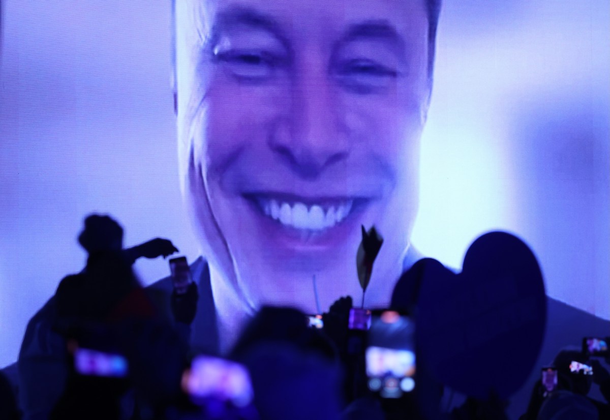 Elon Musk's xAI acquires dot.com domain before OpenAI launches Dots agent