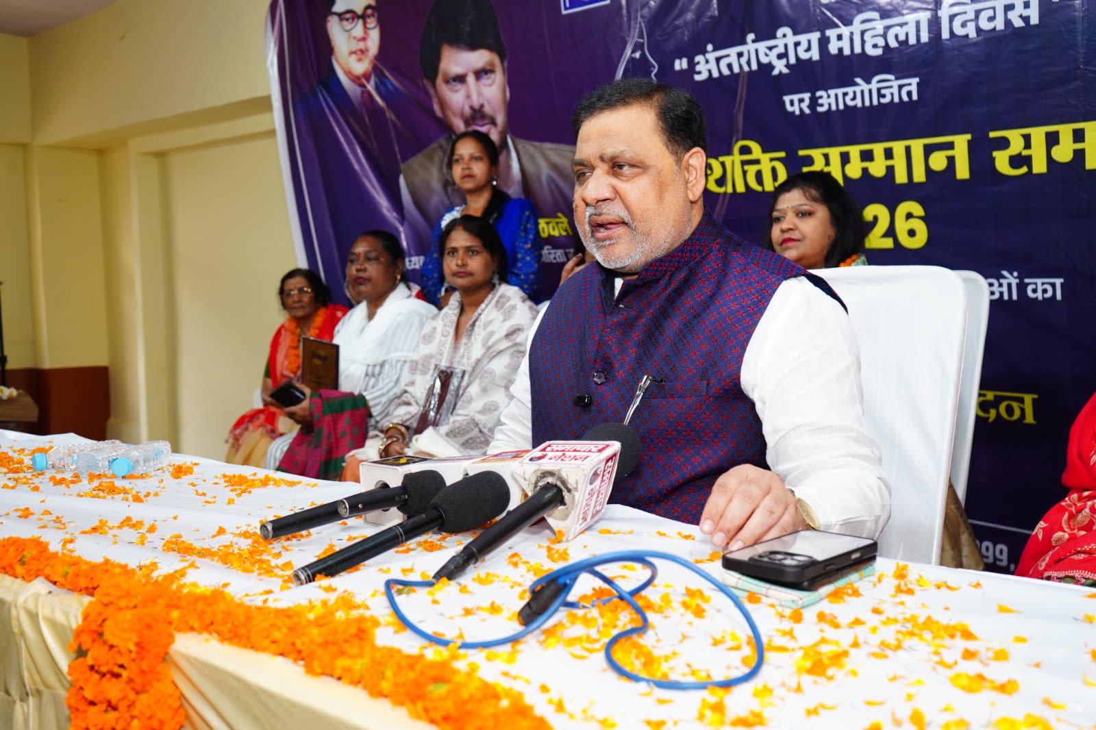 शिक्षा माफियाओं पर कार्रवाई की मांग: पवन भाई गुप्ता का CM योगी को पत्र, फीस लूट पर उठे सवाल