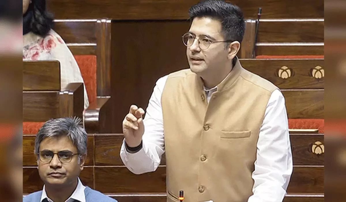 राघव चड्ढा बोले- खामोशी को हार न समझें, AAP ने कहा- जो डर गया वह मर गया; राज्यसभा उपनेता पद से हटाने पर बढ़ा विवाद