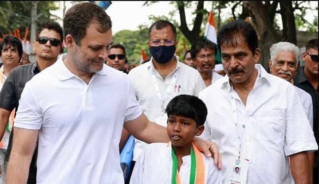 कांग्रेस और भाजपा में टी-शर्ट बनाम शॉर्ट्स: एक राजनीतिक दंगल