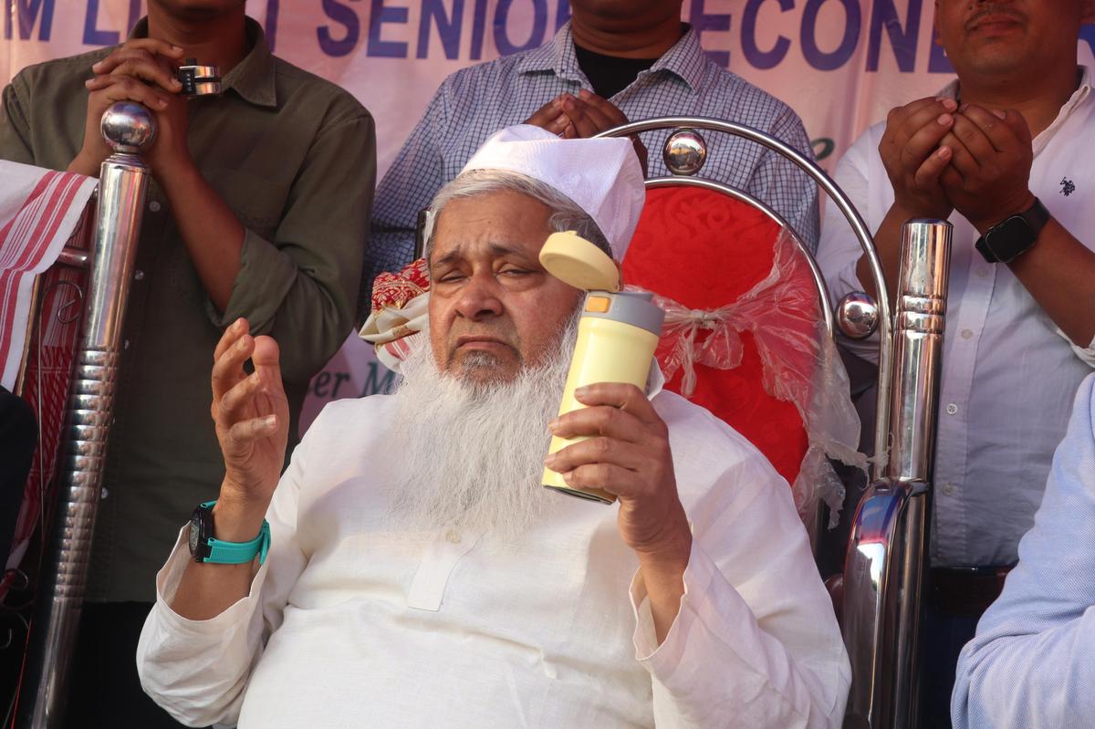 असम में बदरुद्दीन अजमल किसका खेल बिगाड़ रहे हैं? कांग्रेस को सीधा नुकसान, बीजेपी को परोक्ष फायदा!
